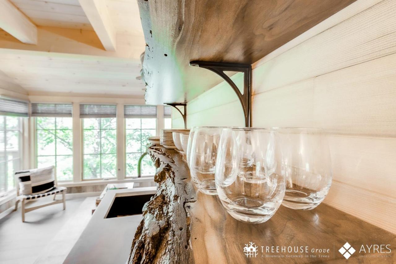 The Blackjack Oak In Treehouse Grove At Norton Creek Gatlinburg Exterior photo