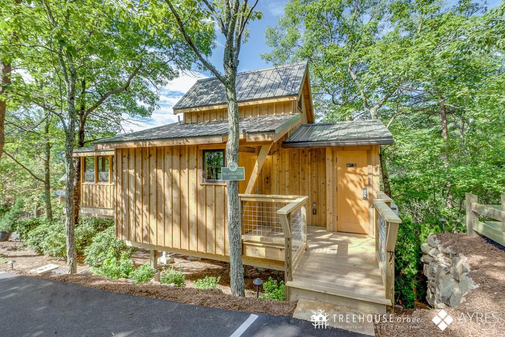 The Blackjack Oak In Treehouse Grove At Norton Creek Gatlinburg Exterior photo