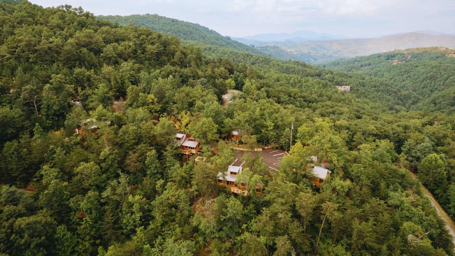The Blackjack Oak In Treehouse Grove At Norton Creek Gatlinburg Exterior photo